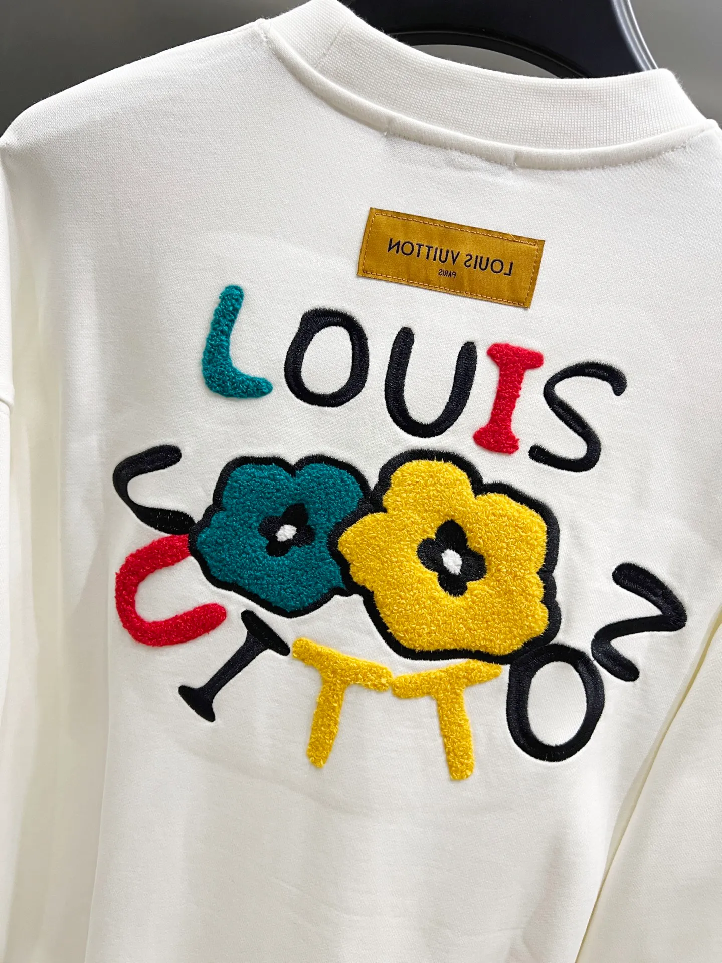 🅿️290 1v Louis* 2025 autumn and winter new style, customized 430g double yarn fabric, round neck long-sleeved sweatshirt, colorful three-dimensional towel embroidery design, high-end version! The same loose version for men and women S M L XL XXL five sizes color black white